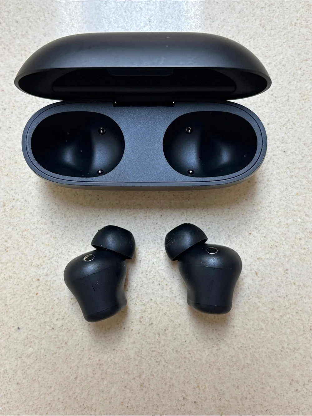 Beats by Dre Matte Black True Wireless Earbuds with Charging Case